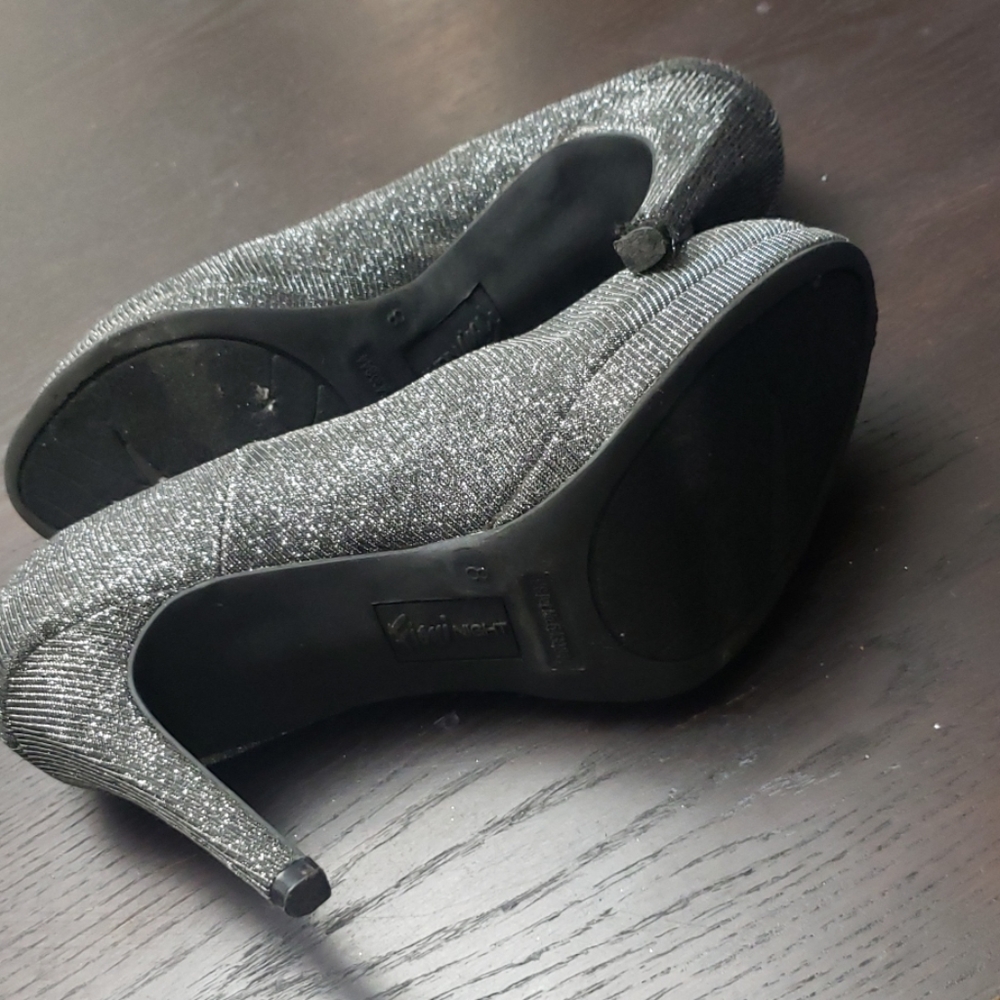 Heels - Picture 4 of 4